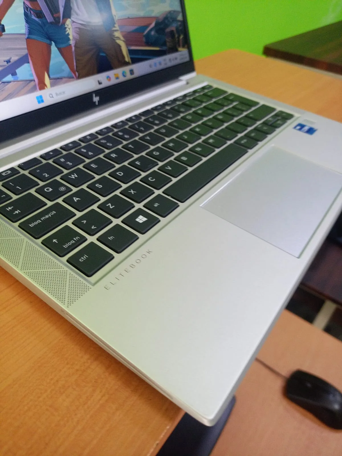 HP ELITEBOOK 830 G8 imagen 2